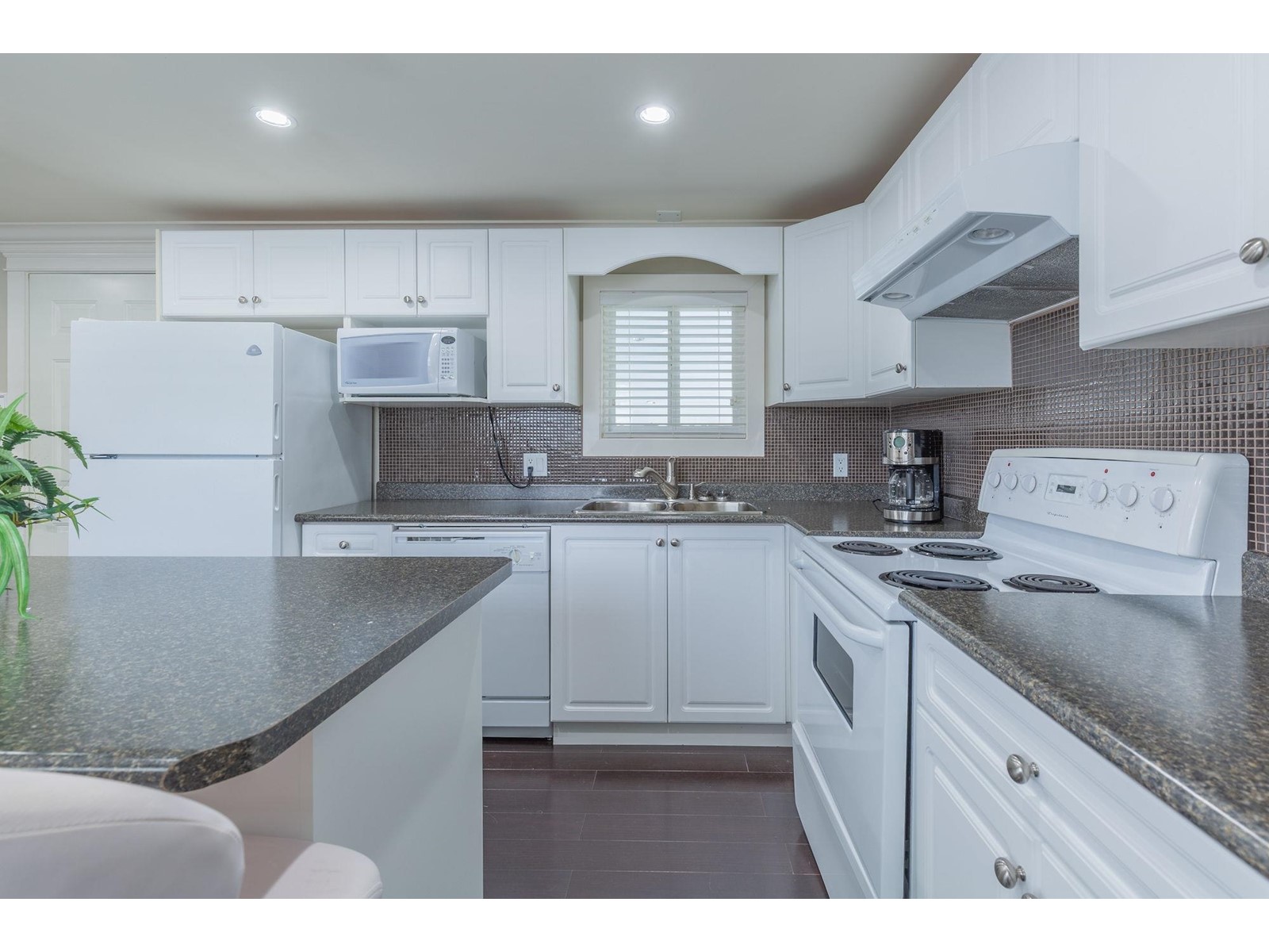 16 8266 King George Boulevard, Surrey, British Columbia  V3W 5Y2 - Photo 16 - R3003225