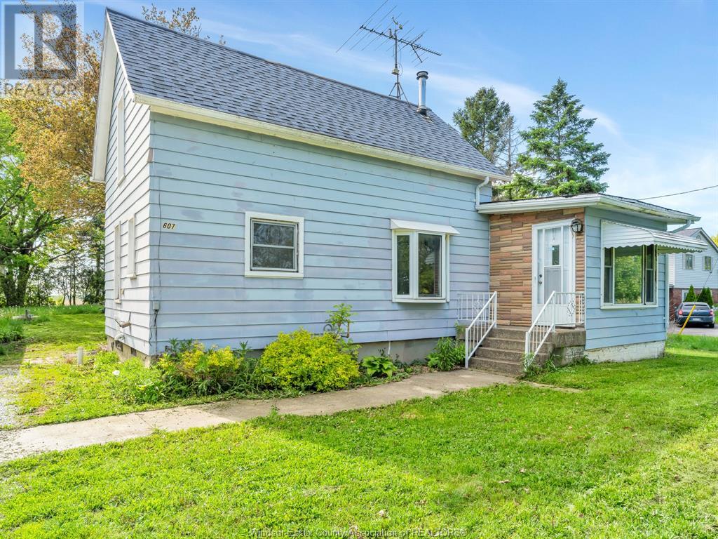MLS# 25012322: 607 WEST BELLE RIVER ROAD, Lakeshore, Canada