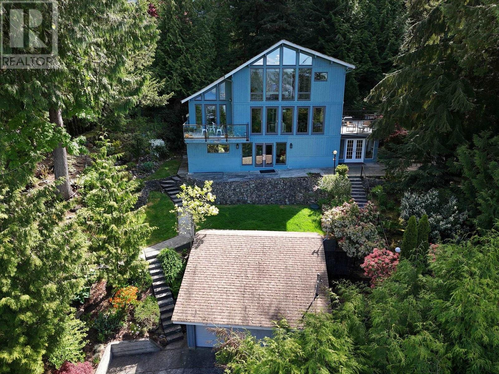 445 Mountain Drive, Lions Bay, British Columbia  V0N 2E0 - Photo 2 - R3003701
