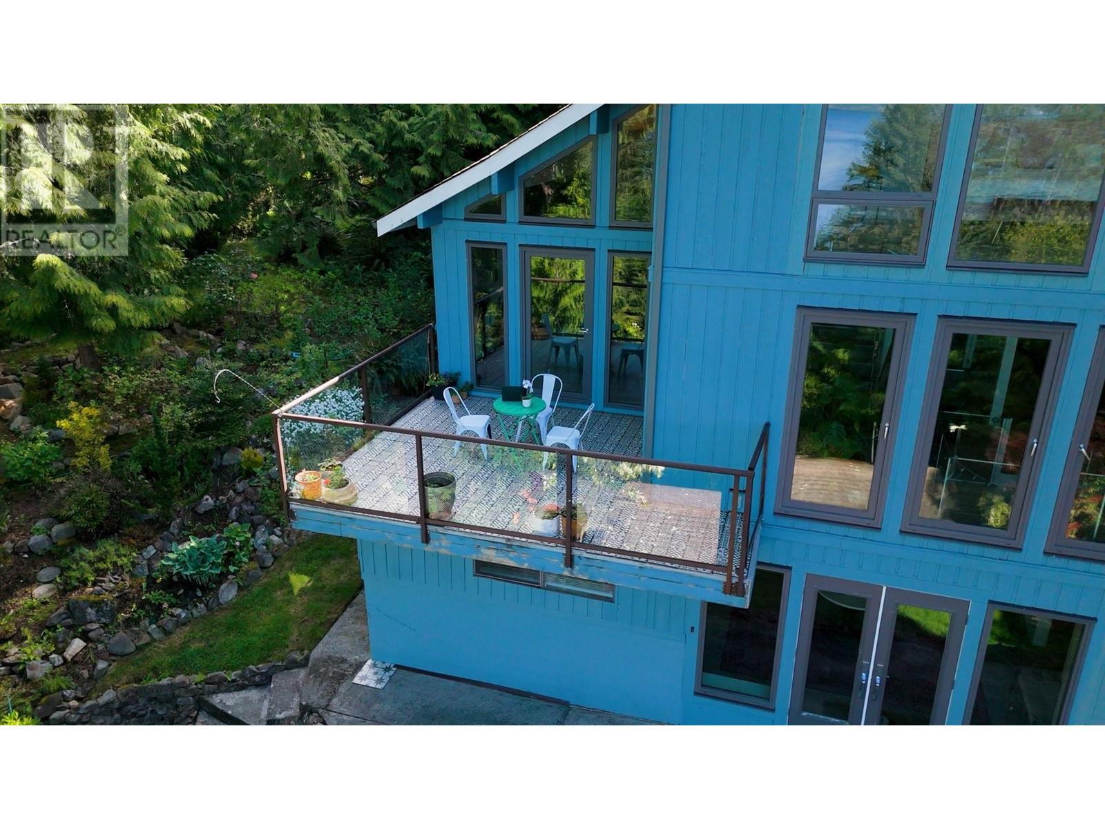 445 Mountain Drive, Lions Bay, British Columbia  V0N 2E0 - Photo 3 - R3003701