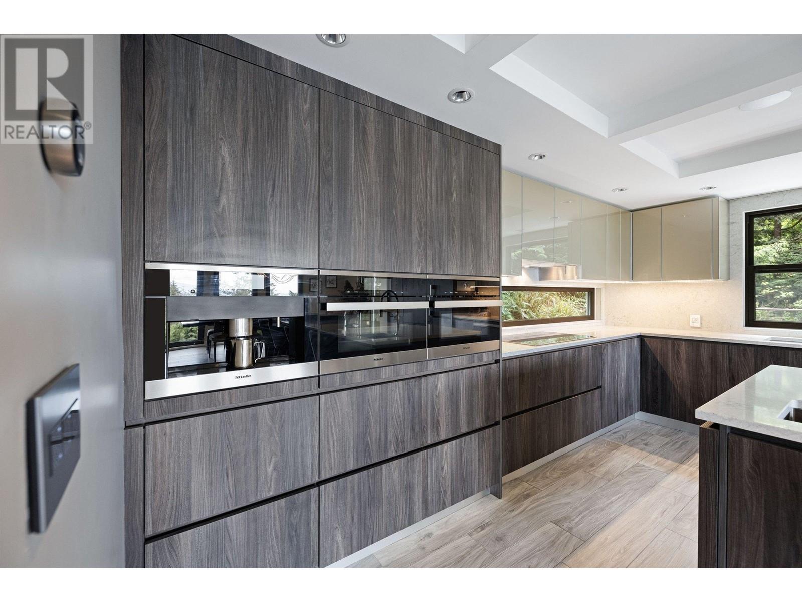 445 Mountain Drive, Lions Bay, British Columbia  V0N 2E0 - Photo 13 - R3003701