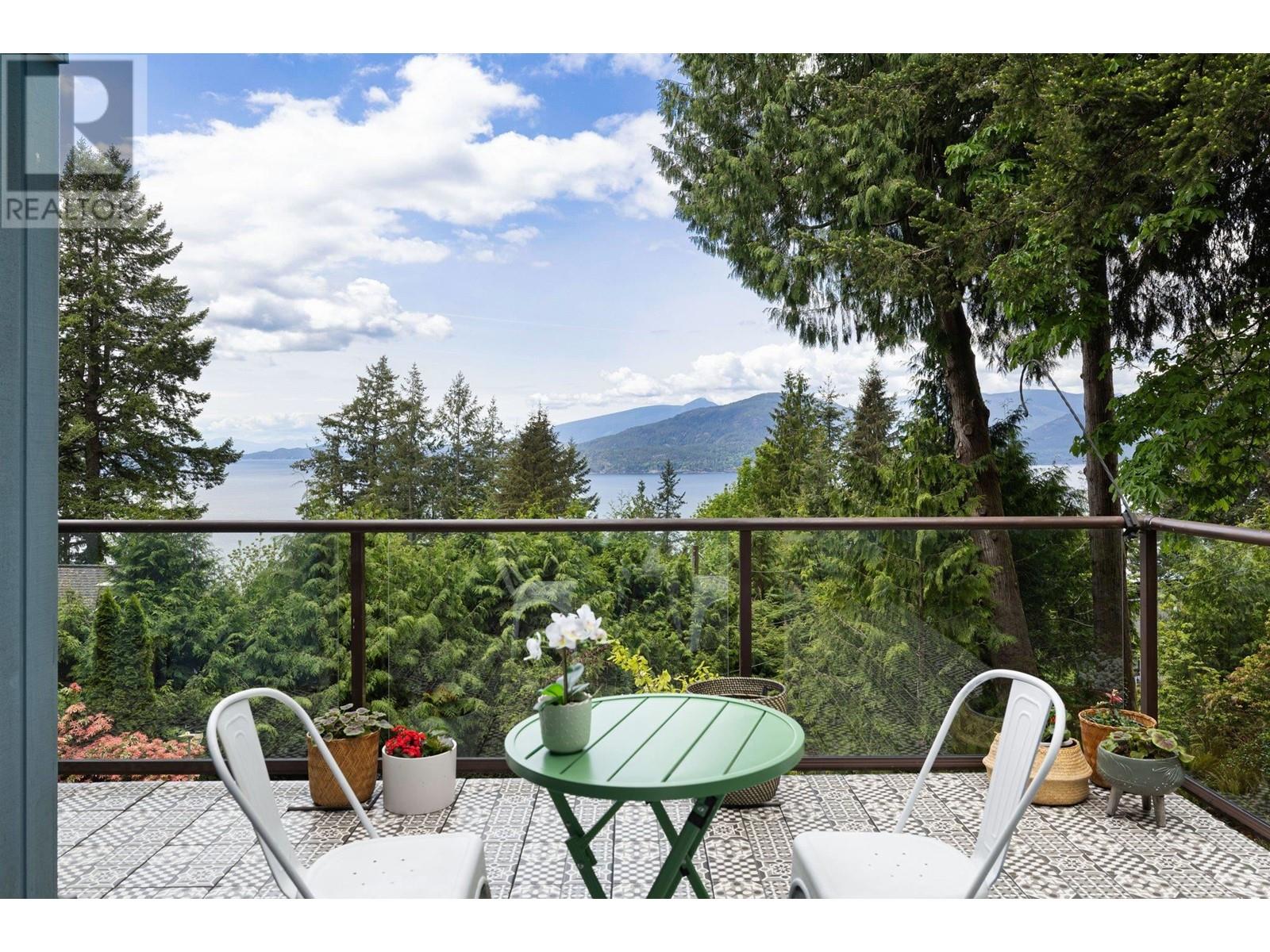 445 Mountain Drive, Lions Bay, British Columbia  V0N 2E0 - Photo 24 - R3003701