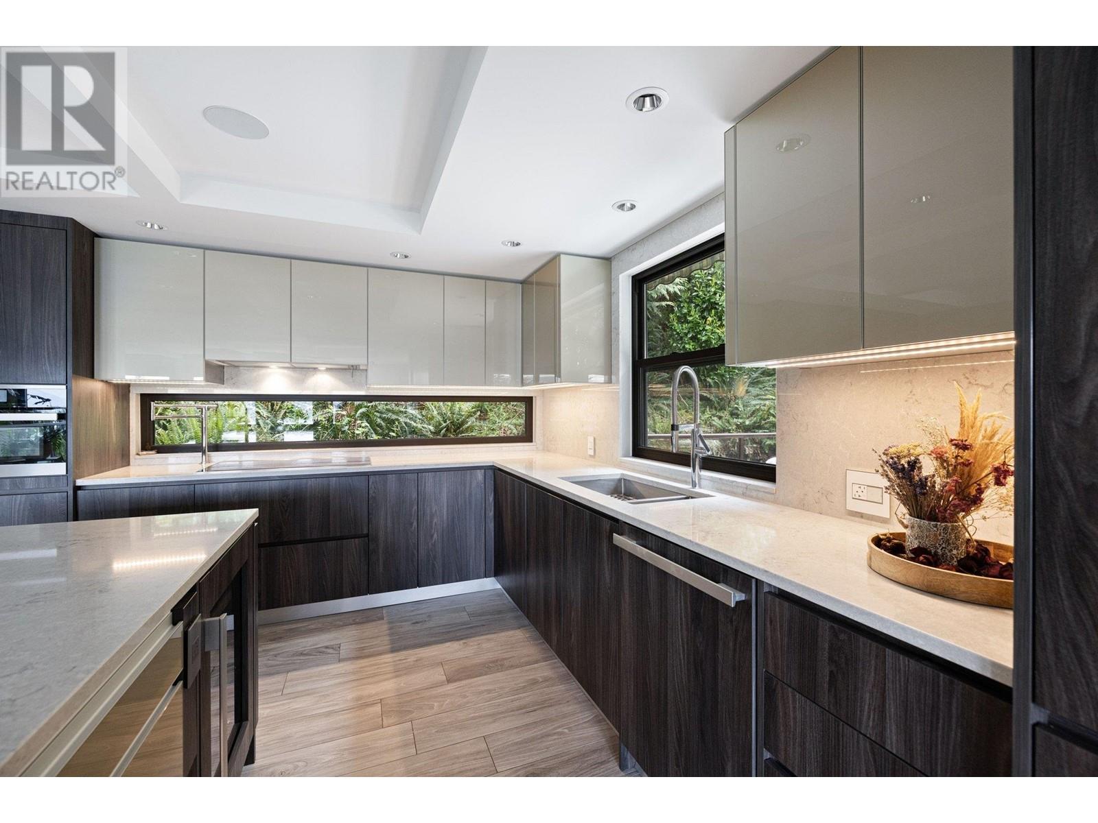 445 Mountain Drive, Lions Bay, British Columbia  V0N 2E0 - Photo 12 - R3003701