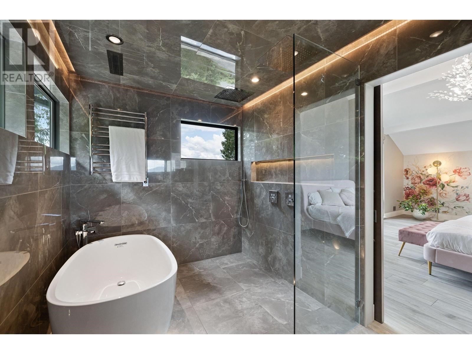 445 Mountain Drive, Lions Bay, British Columbia  V0N 2E0 - Photo 31 - R3003701