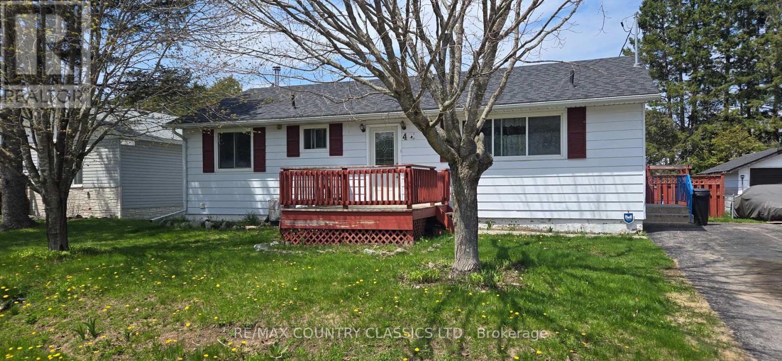 4 HEMLOCK STREET, Highlands East, Ontario