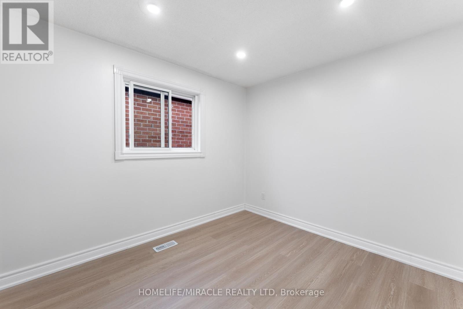 4 Greendowns Drive, Toronto (Scarborough Village), Ontario  M1M 2G7 - Photo 23 - E12152872