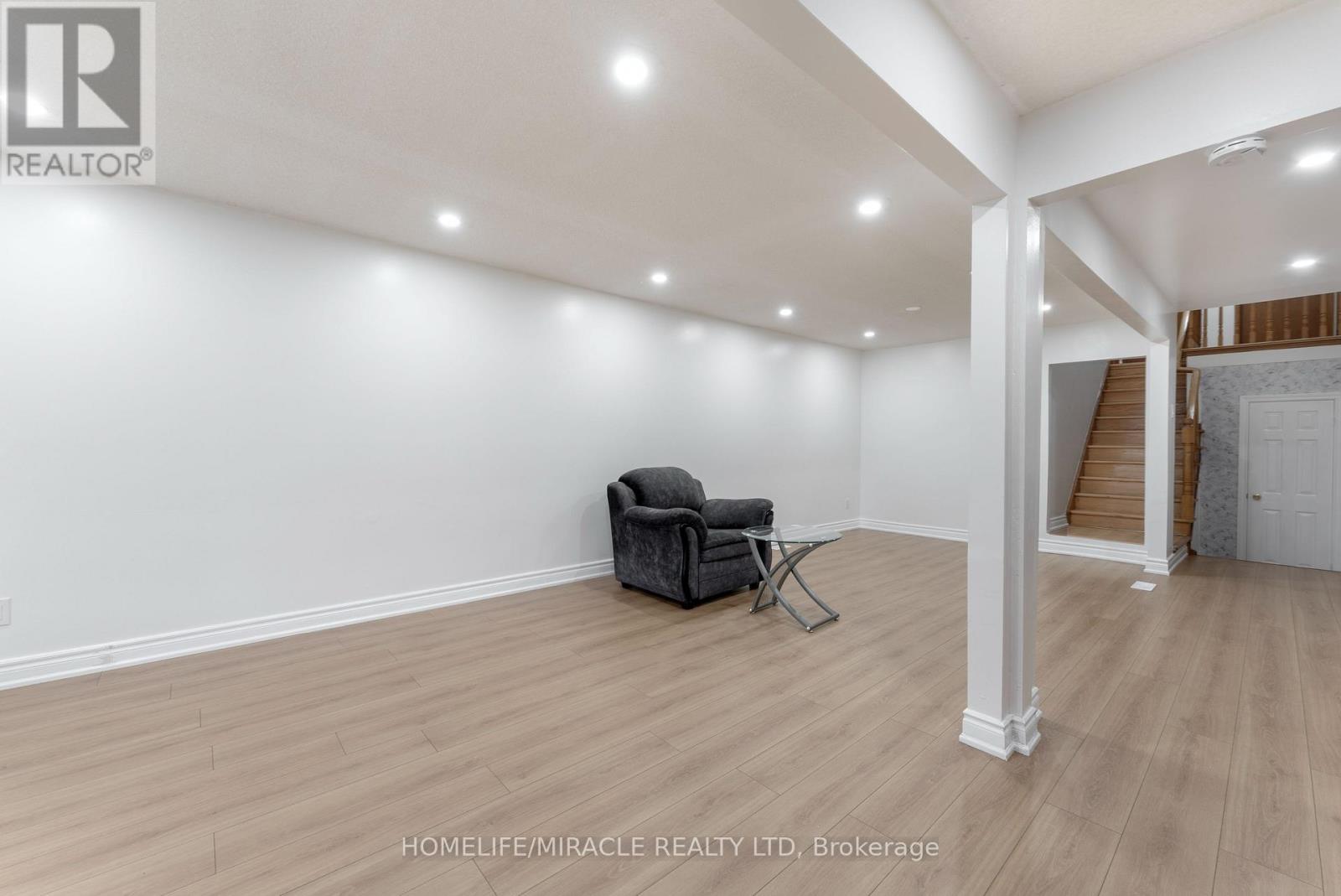 4 Greendowns Drive, Toronto (Scarborough Village), Ontario  M1M 2G7 - Photo 15 - E12152872