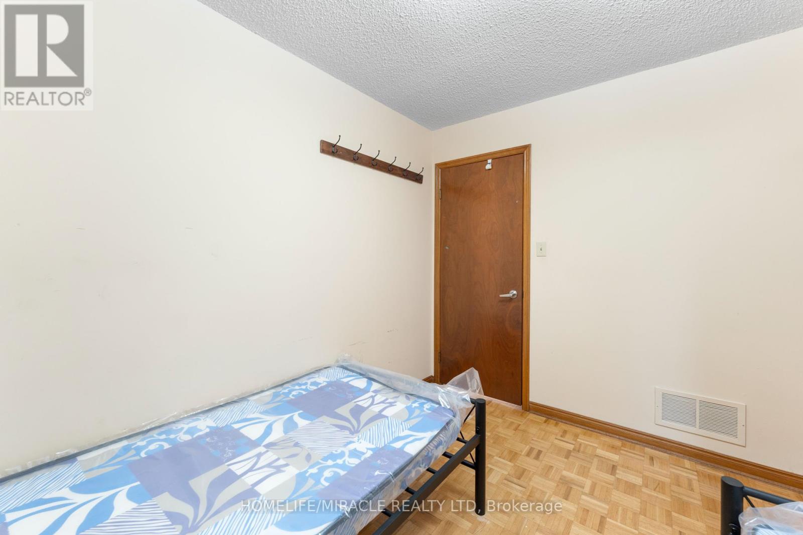 4 Greendowns Drive, Toronto (Scarborough Village), Ontario  M1M 2G7 - Photo 32 - E12152872