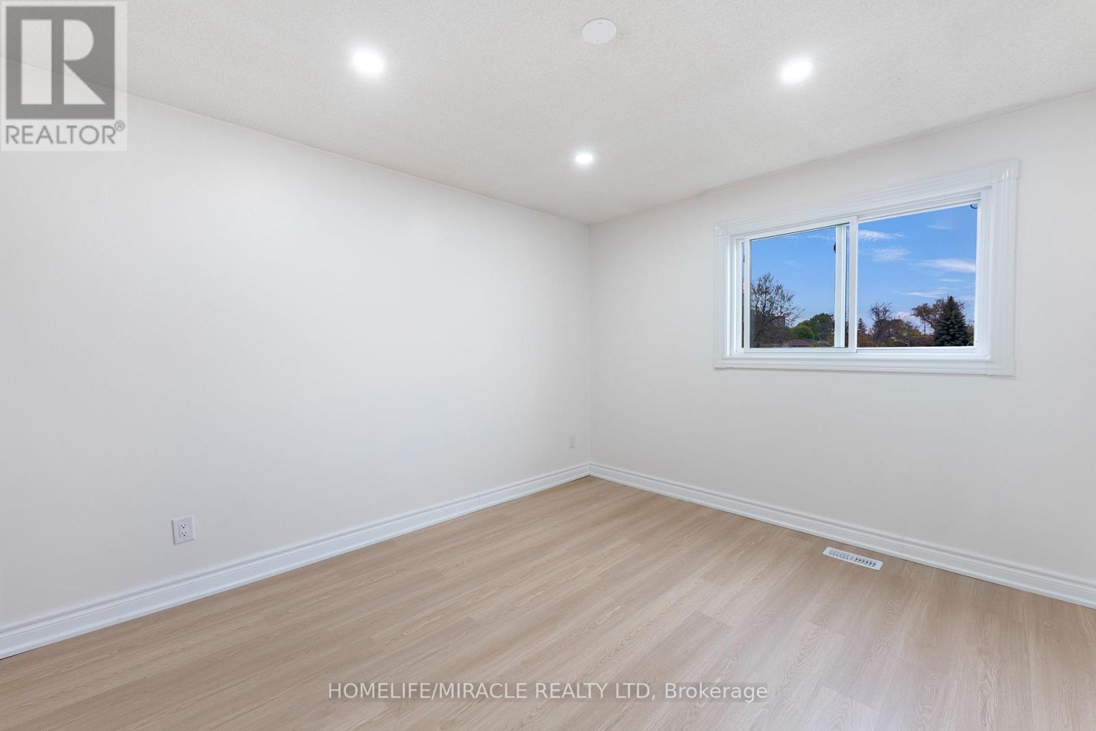 4 Greendowns Drive, Toronto (Scarborough Village), Ontario  M1M 2G7 - Photo 37 - E12152872