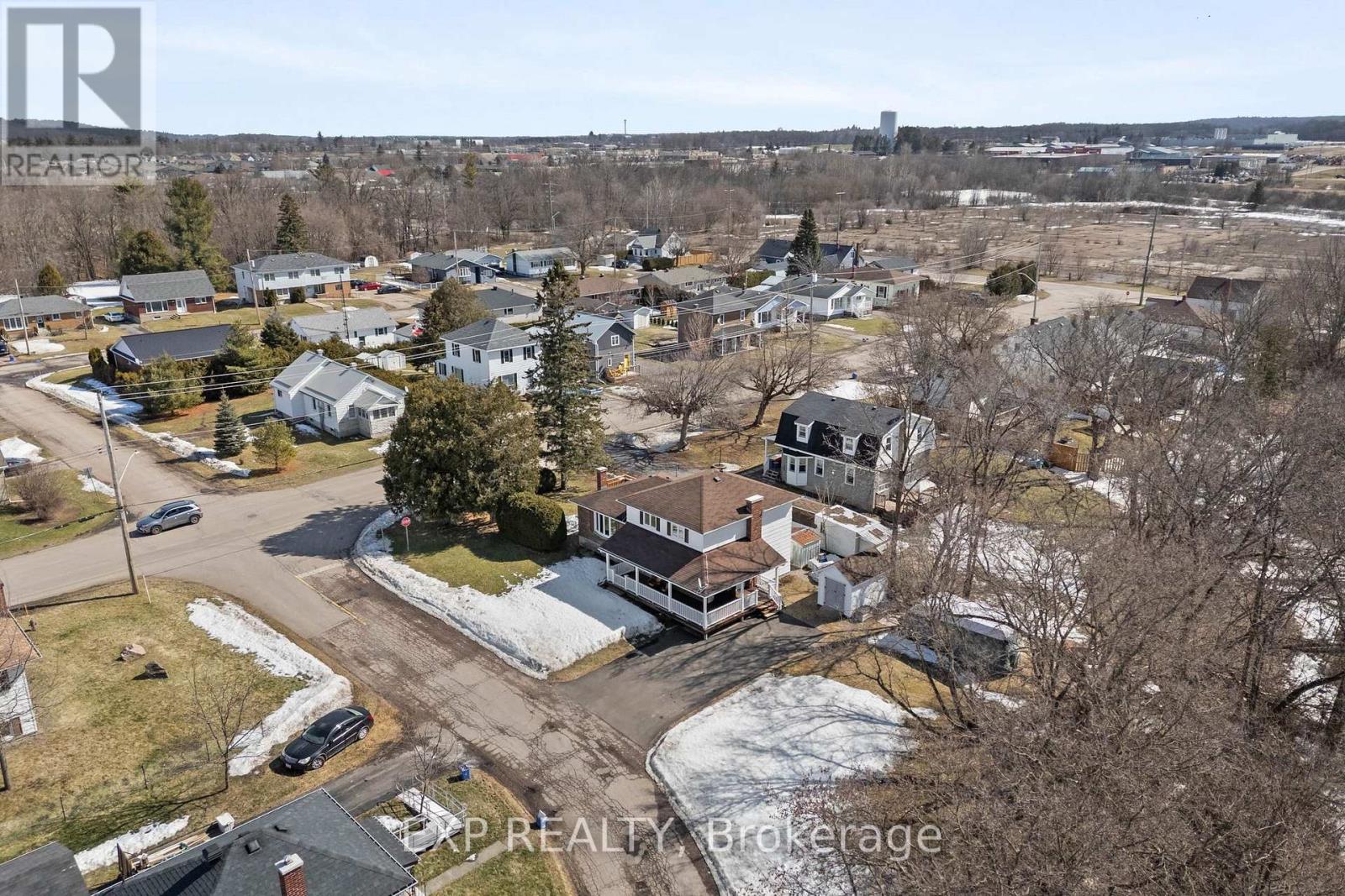320 Francis Street, Renfrew, Ontario  K7V 4L7 - Photo 10 - X12154572