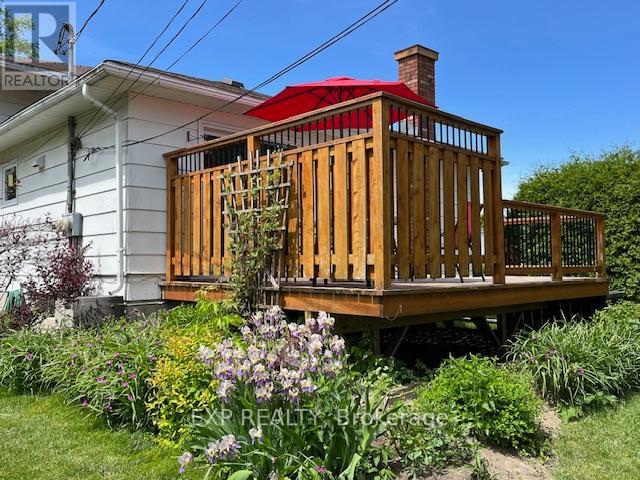 Property at 320 FRANCIS STREET image 4