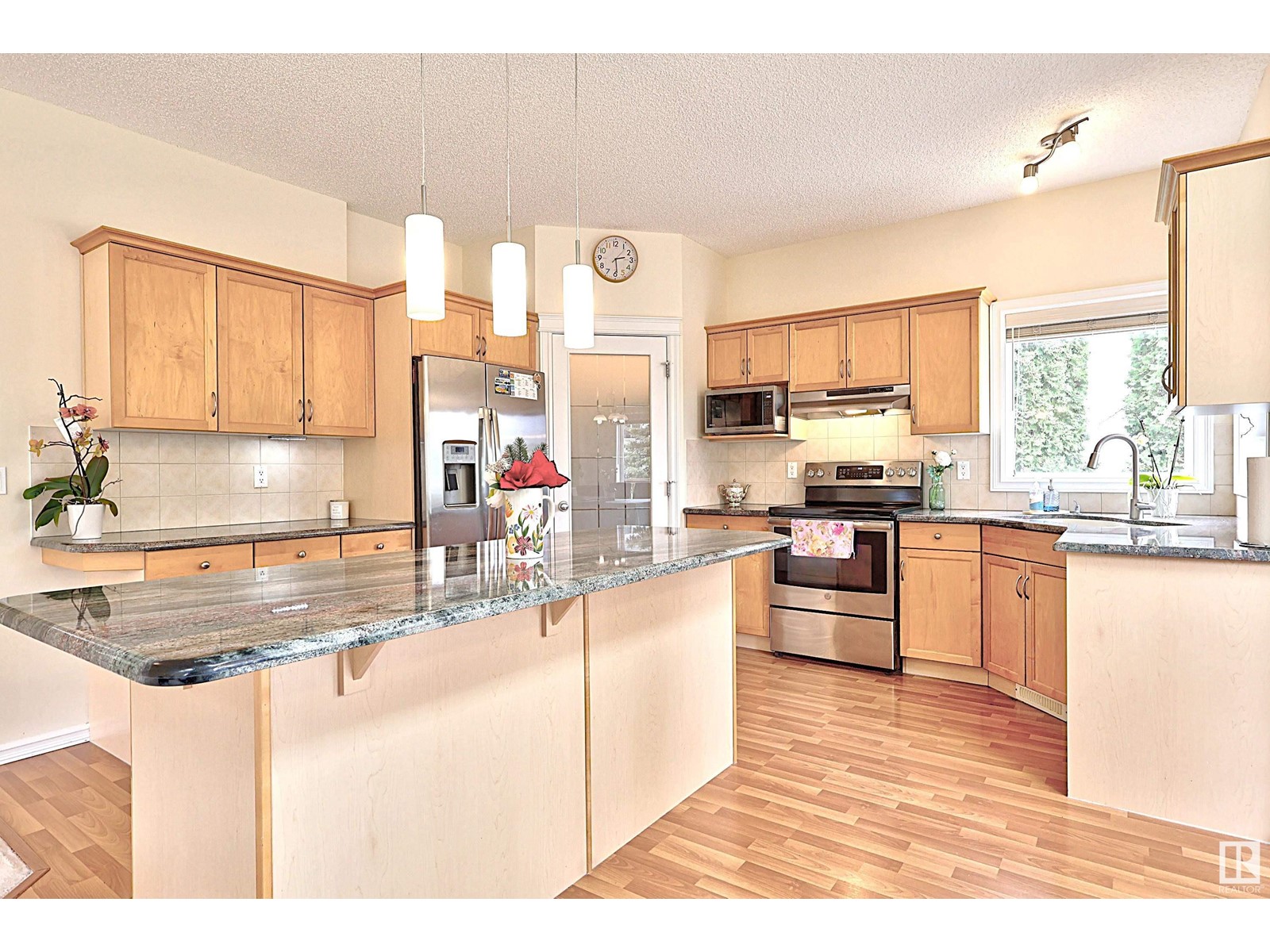 318 Hilliard Cl Nw, Edmonton, Alberta  T6R 3G4 - Photo 5 - E4436929