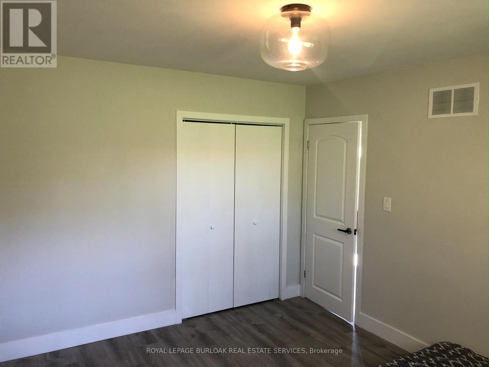 1135 Tavistock Drive, Burlington, Ontario  L7P 2N3 - Photo 11 - W12154400