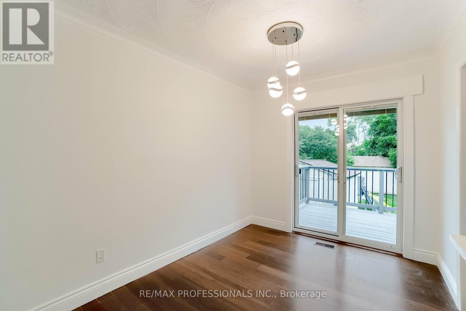 -Upper - 579 Lees Lane, Oakville, Ontario  L6L 4T6 - Photo 5 - W12154422