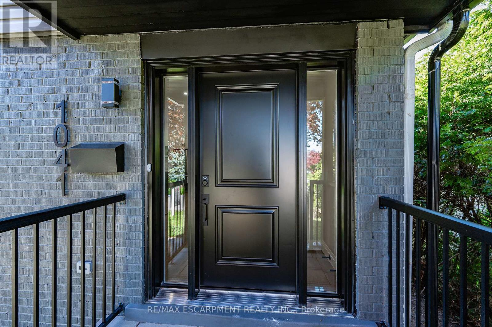 1041 Shepherd's Drive, Burlington, Ontario  L7T 3R4 - Photo 5 - W12154452