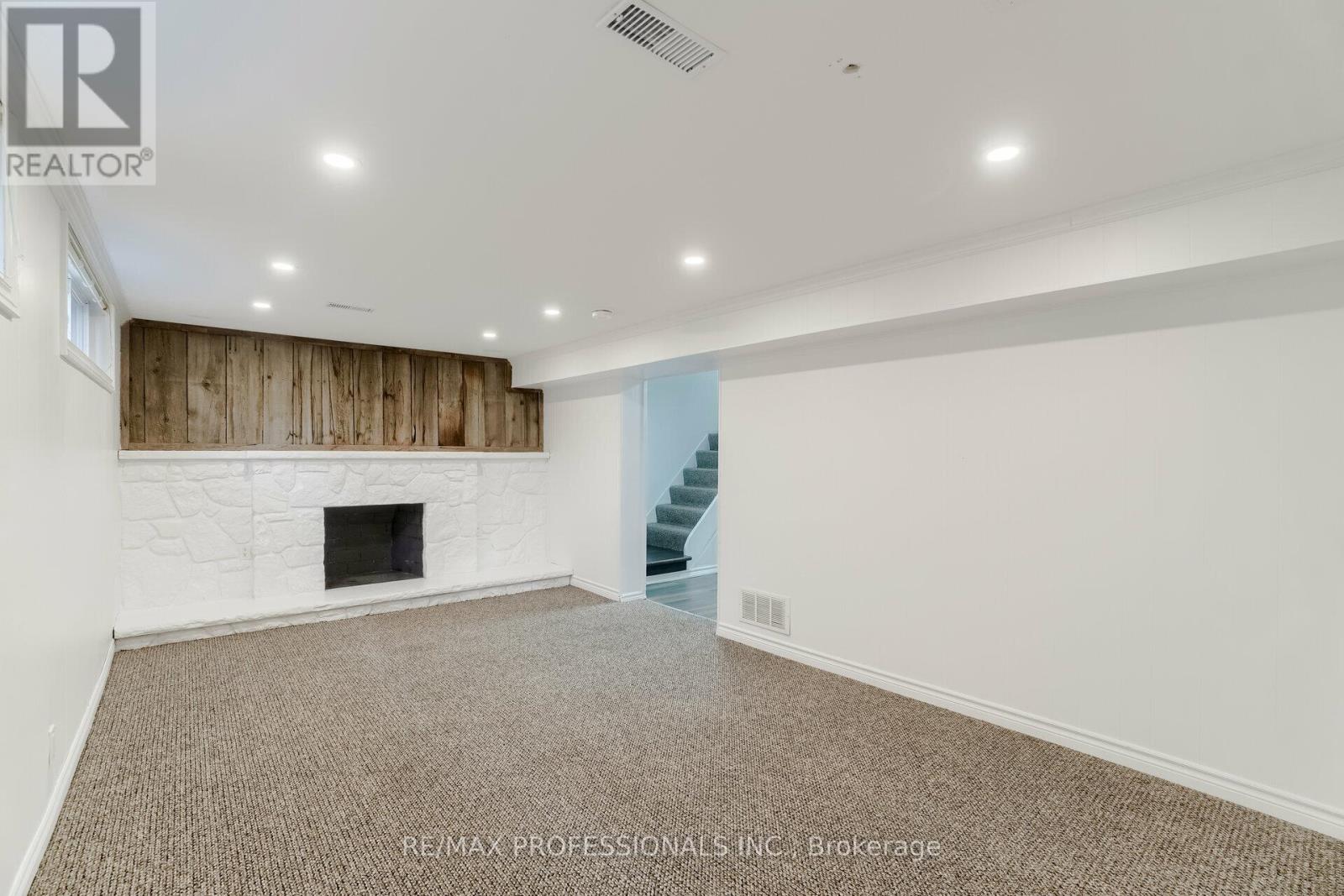 -Lower - 579 Lees Lane, Oakville, Ontario  L6L 4T6 - Photo 2 - W12154461