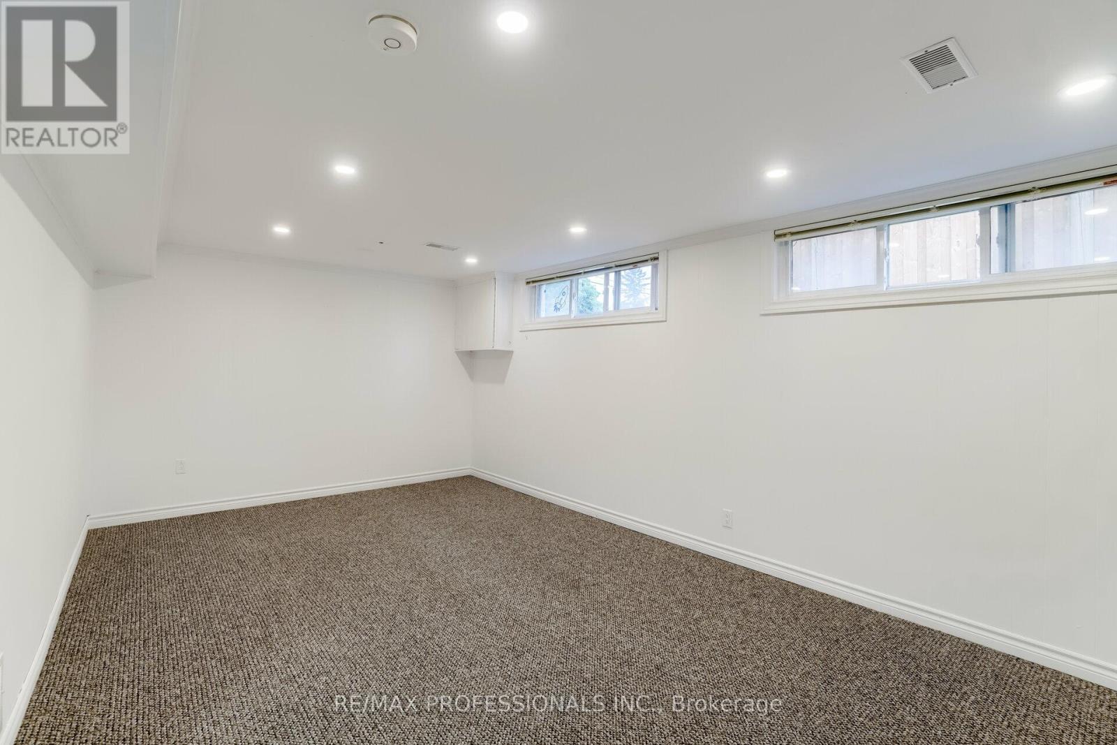 -Lower - 579 Lees Lane, Oakville, Ontario  L6L 4T6 - Photo 3 - W12154461