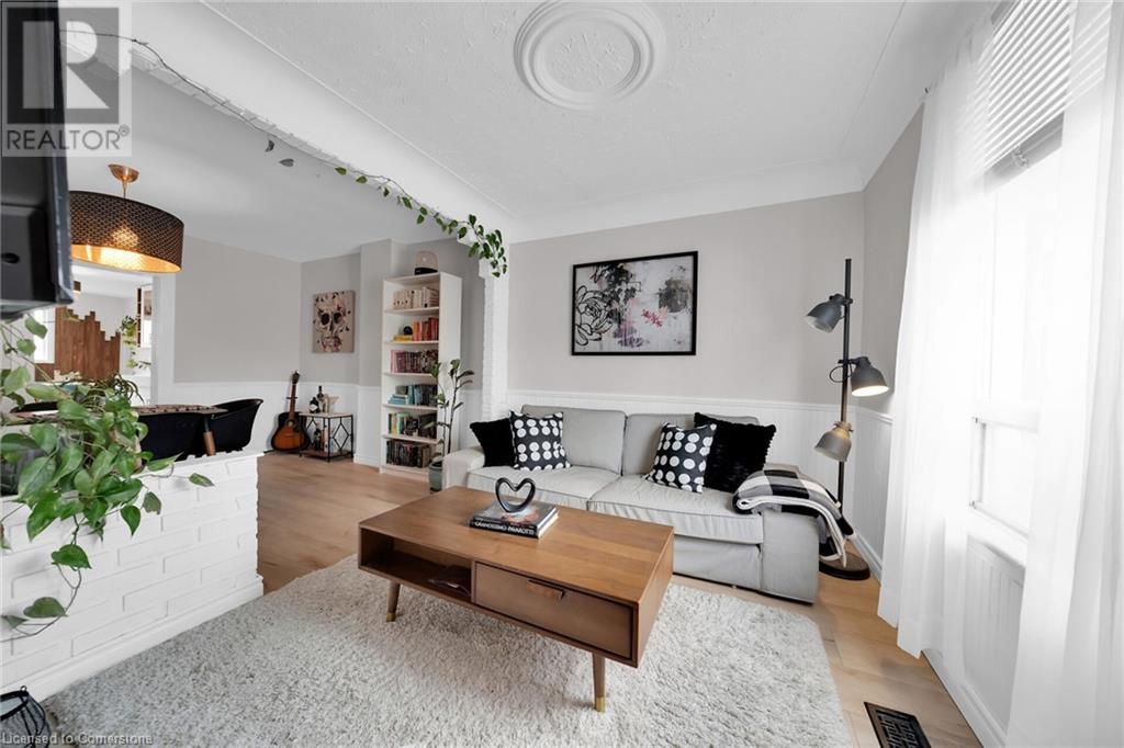 Property at 92 GLENDALE Avenue N image 5