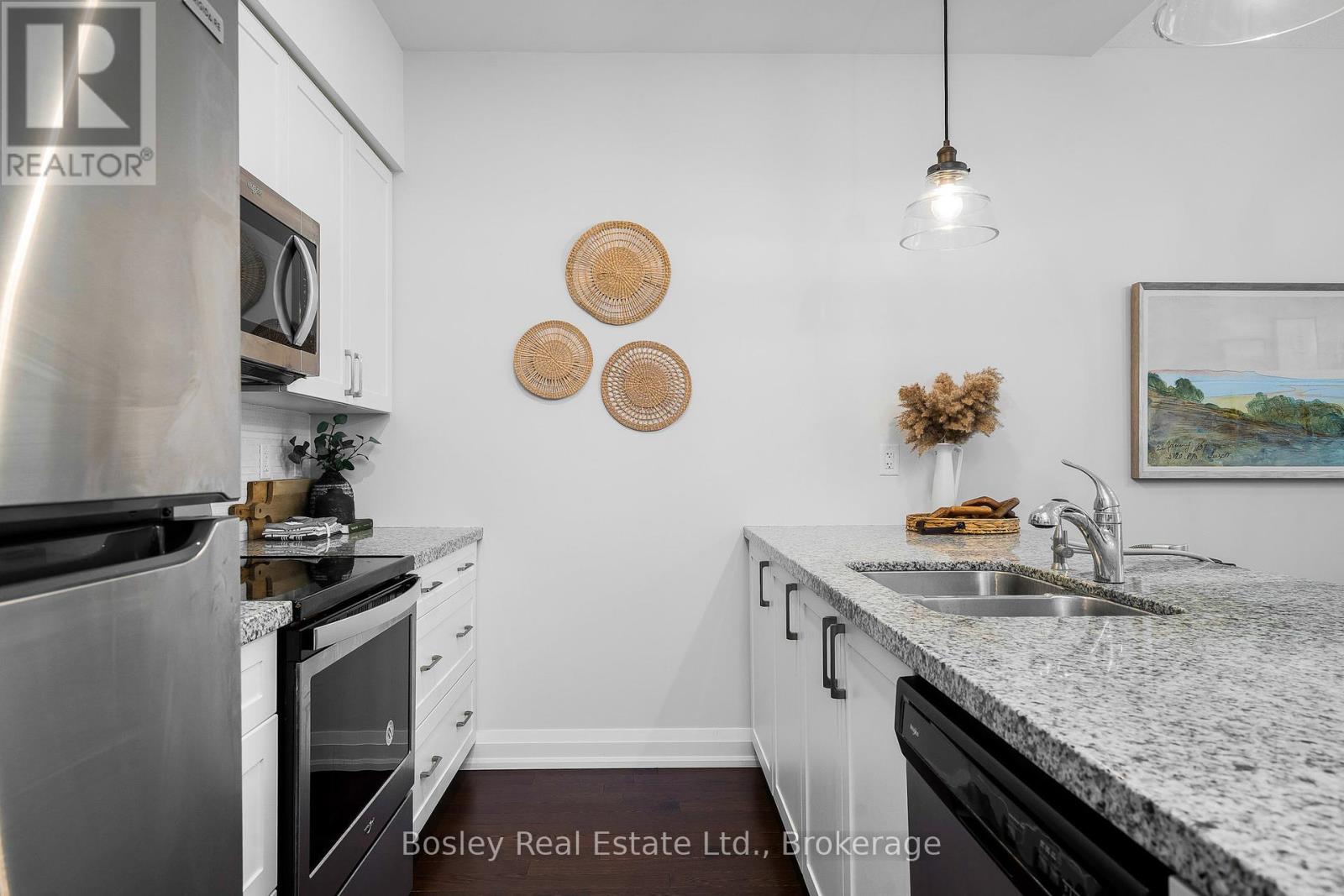 Property at 79 KARI CRESCENT image 3