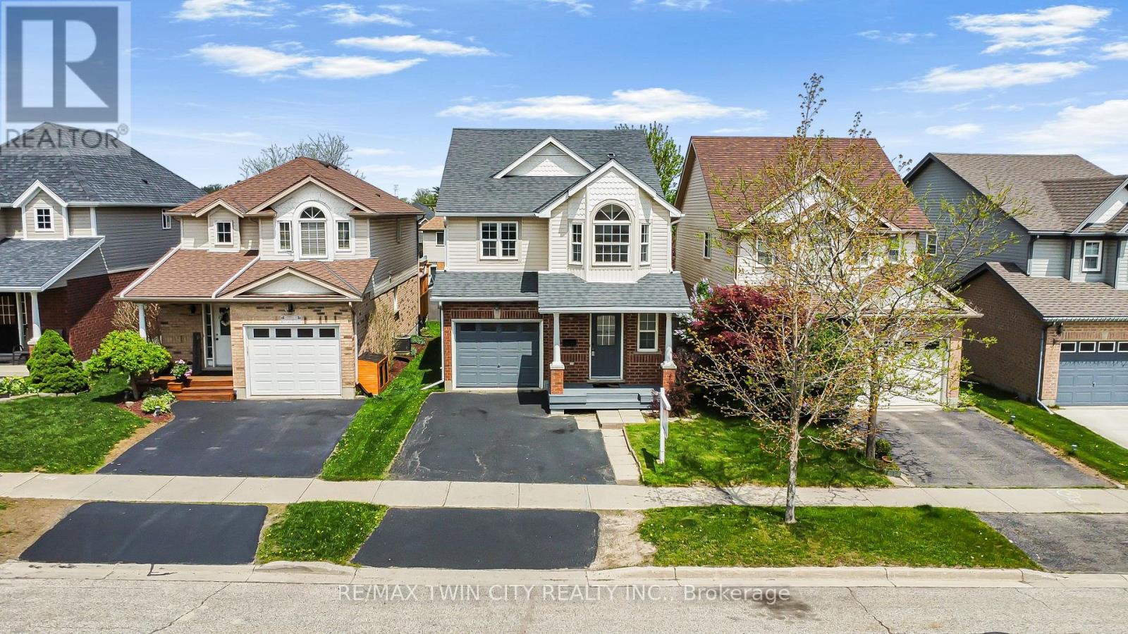 74 BLUE LACE CRESCENT, Kitchener, Ontario