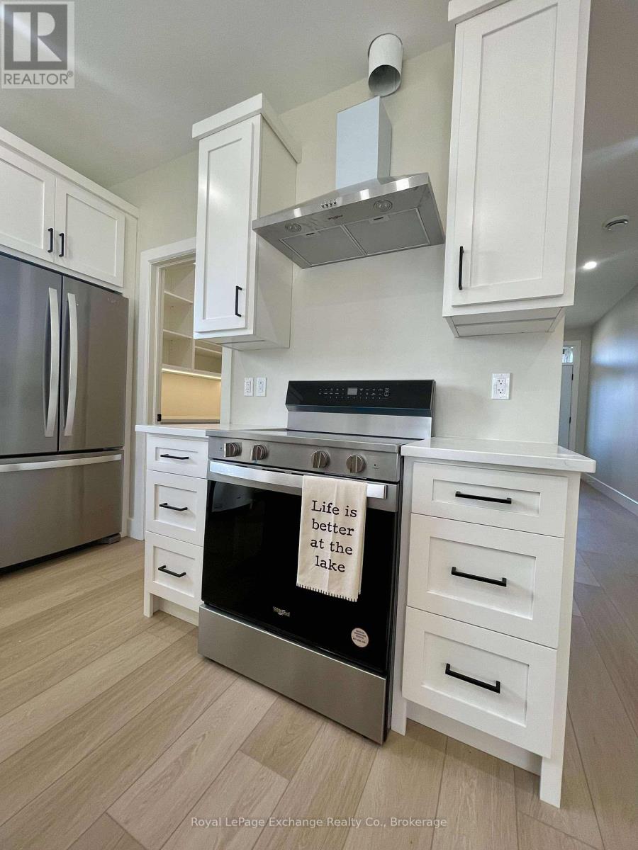 76 Mercedes Crescent W, Kincardine, Ontario  N2Z 1G8 - Photo 4 - X12154639