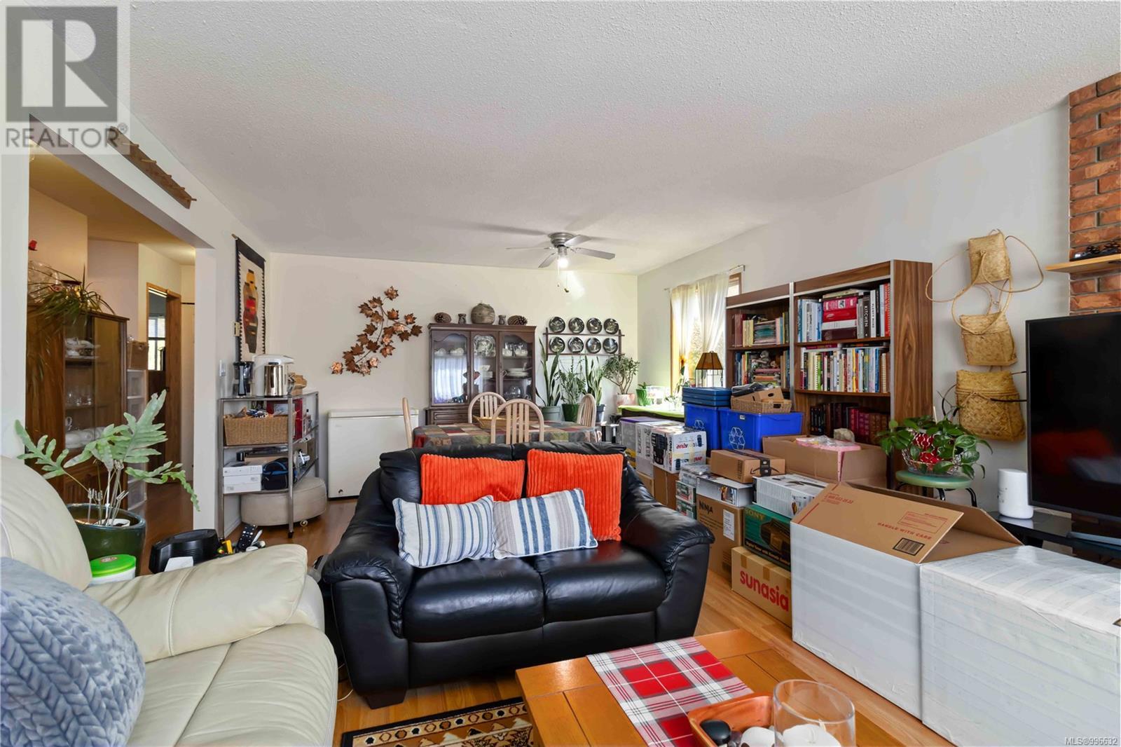Property at 622 Ralph St N image 3