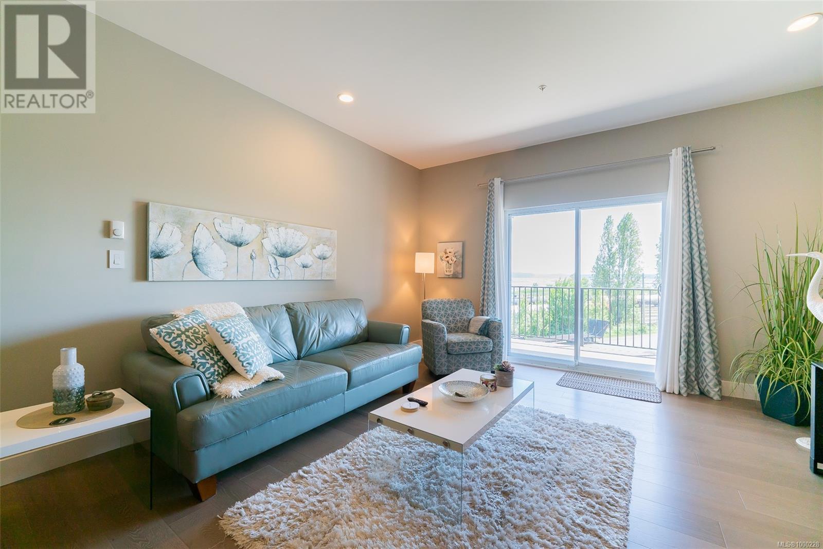 Property at 304 104 Esplanade St image 3