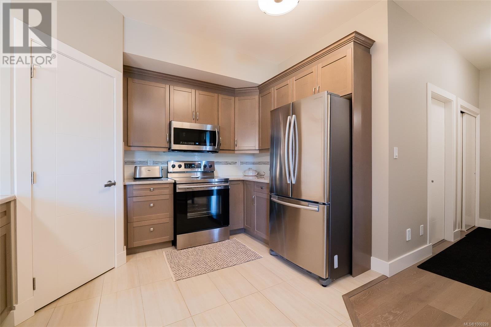 Property at 304 104 Esplanade St image 4