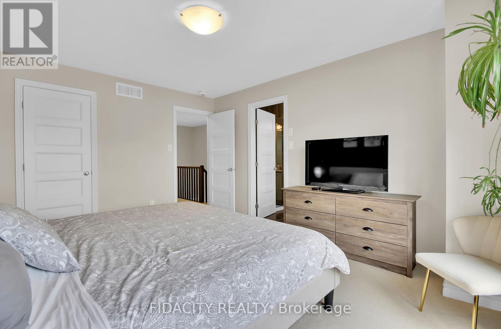 284 Wood Acres Grove, Ottawa, Ontario  K1T 0B3 - Photo 26 - X12154473
