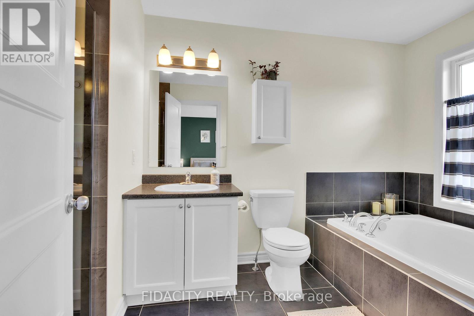 284 Wood Acres Grove, Ottawa, Ontario  K1T 0B3 - Photo 29 - X12154473