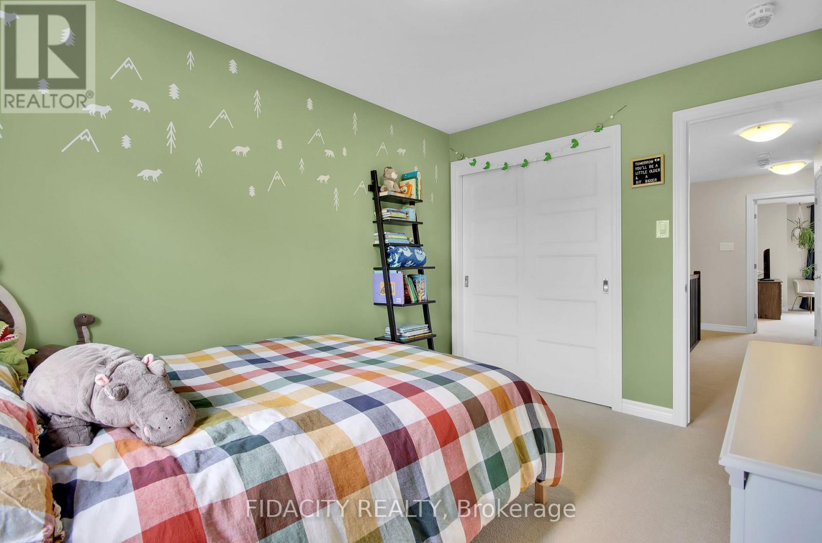 284 Wood Acres Grove, Ottawa, Ontario  K1T 0B3 - Photo 32 - X12154473