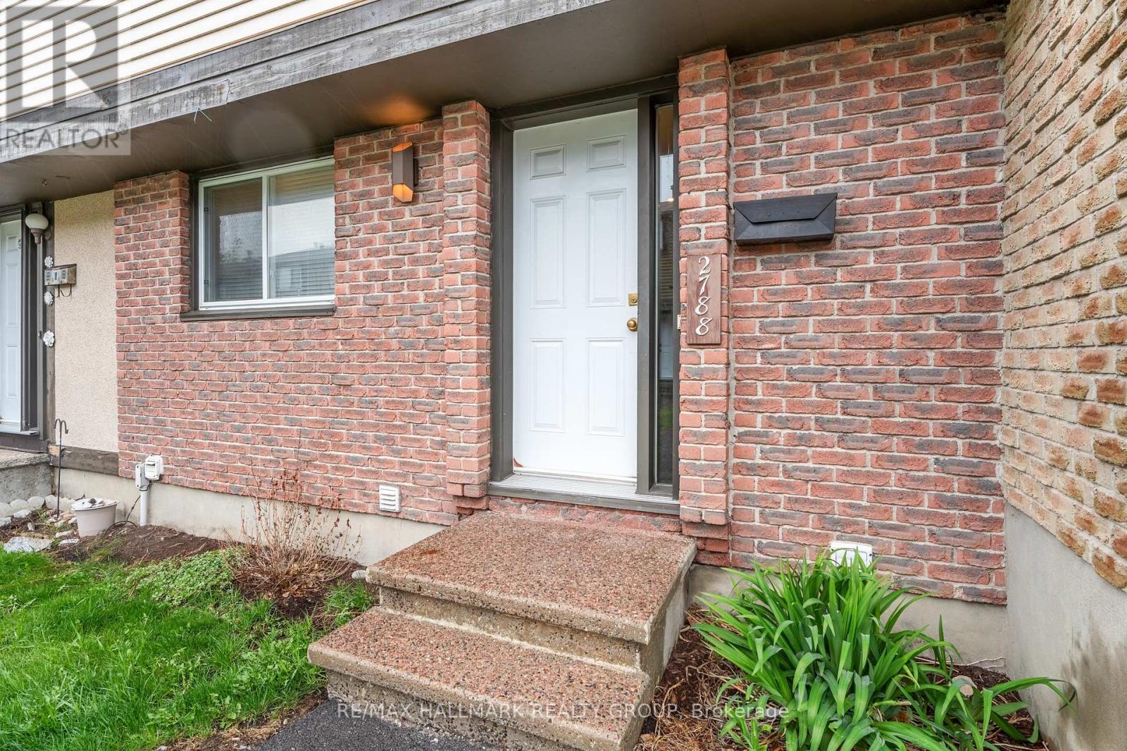 2788 Pimlico Crescent, Ottawa, Ontario  K1T 2A8 - Photo 3 - X12154493