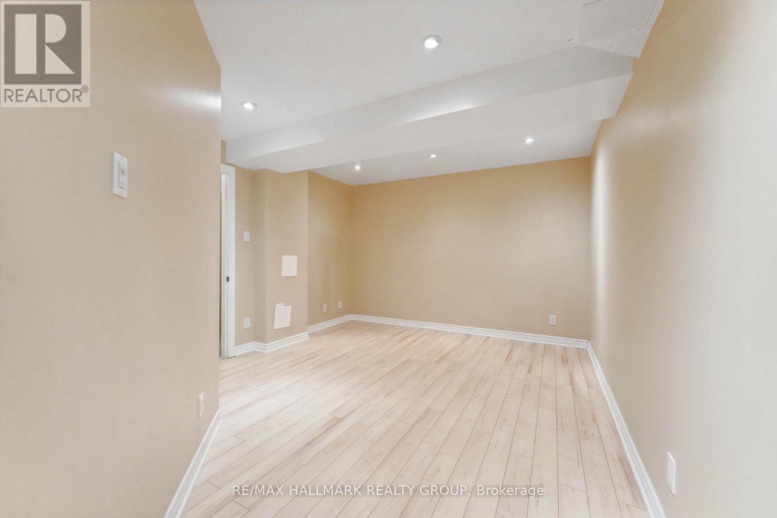 12 - 110 Walnut Court, Ottawa, Ontario  K1R 7W2 - Photo 26 - X12154558