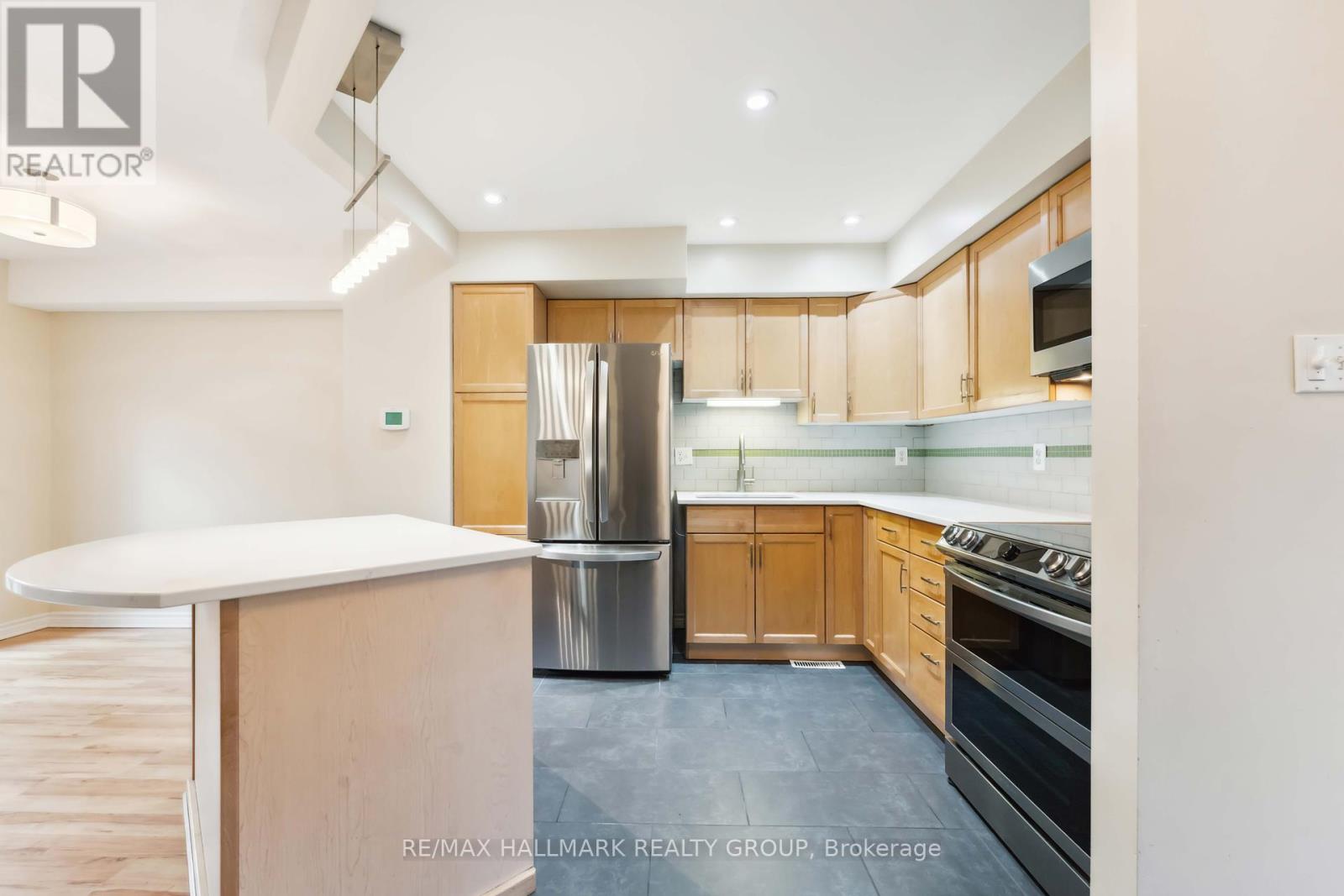 12 - 110 Walnut Court, Ottawa, Ontario  K1R 7W2 - Photo 6 - X12154558