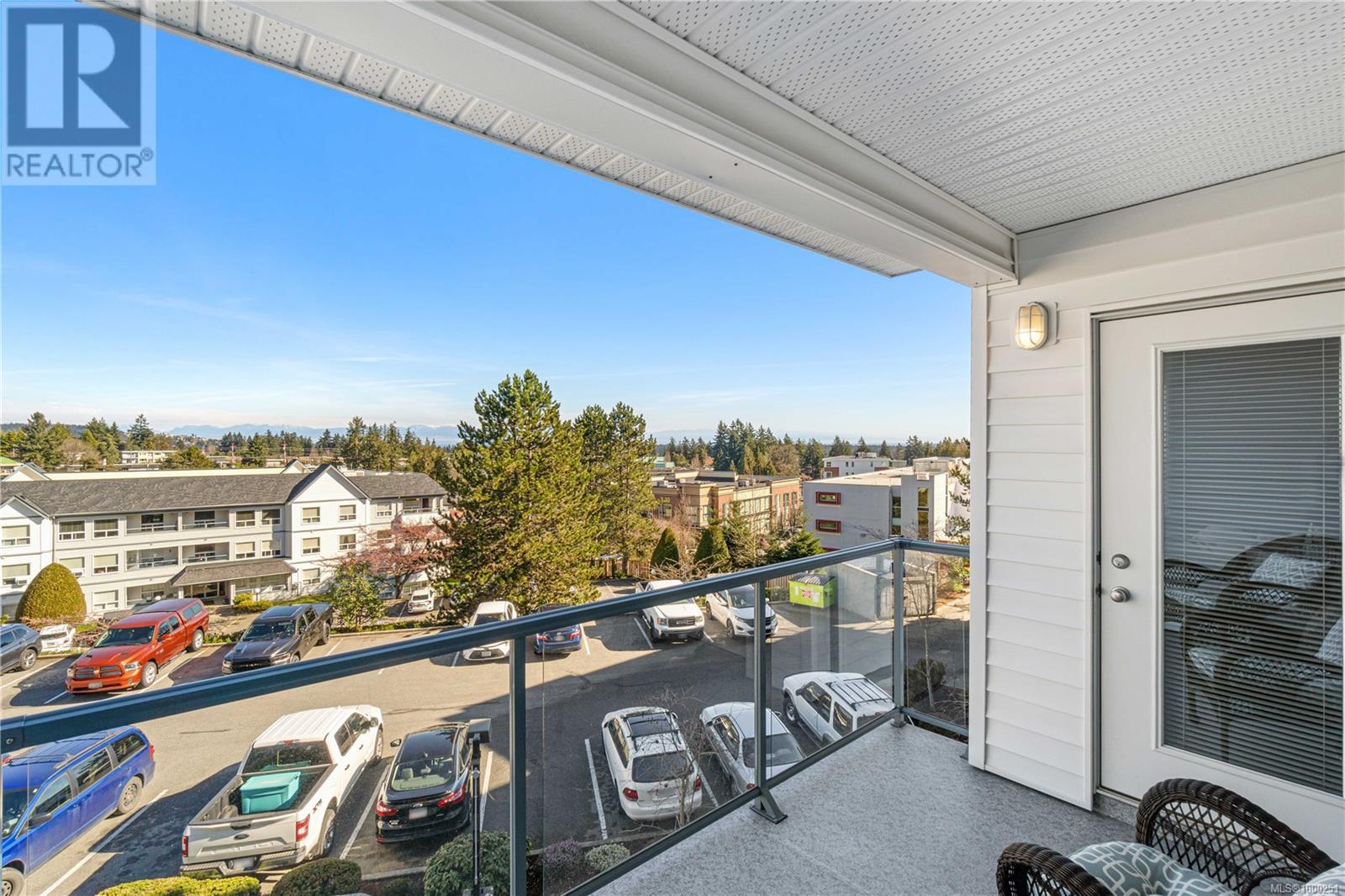 Property at 211 1633 Dufferin Cres image 3