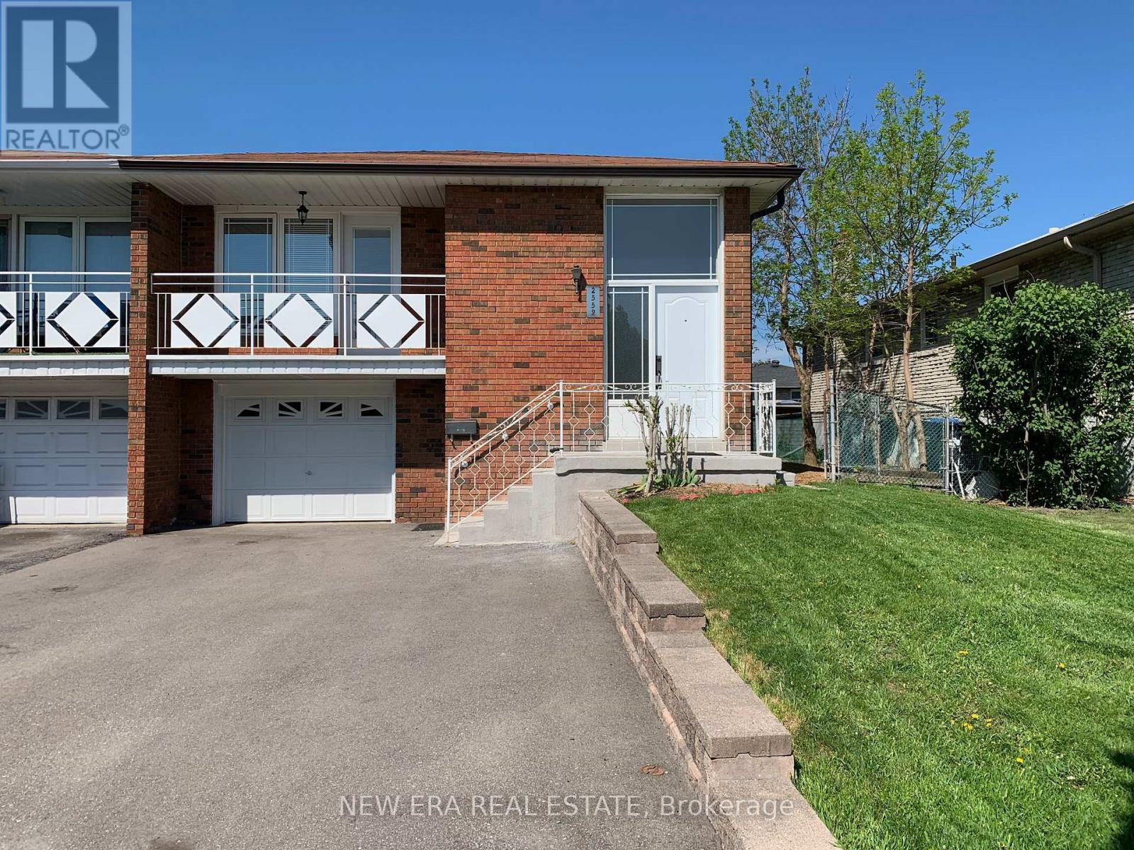 2559 Kingsberry Crescent, Mississauga, Ontario  L5B 2K7 - Photo 1 - W12154308