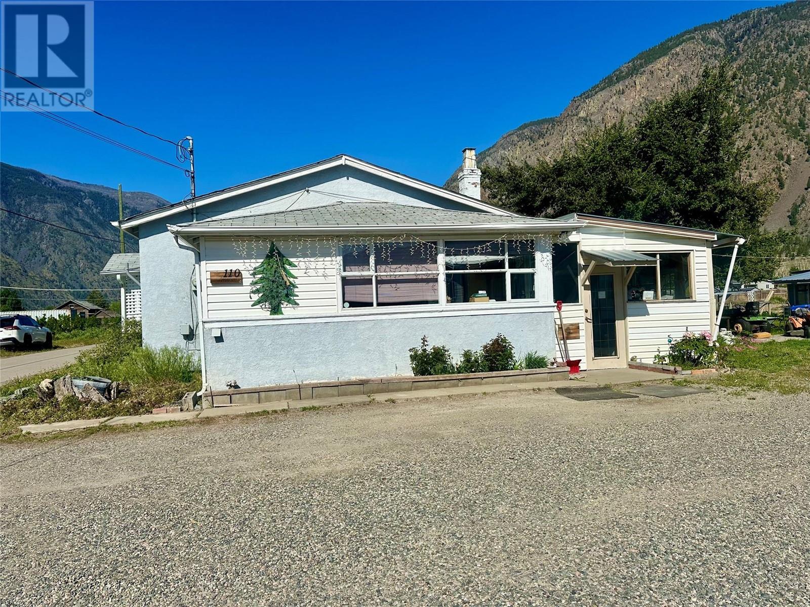 110 9th Avenue, Keremeos, British Columbia  V0X 1N3 - Photo 3 - 10346399