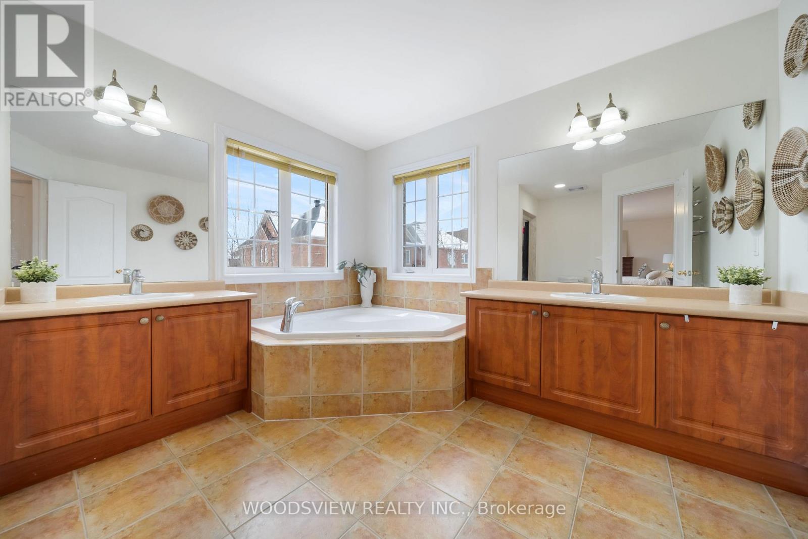 142 West Lawn Crescent, Whitchurch-Stouffville, Ontario  L4A 0B4 - Photo 13 - N12142005