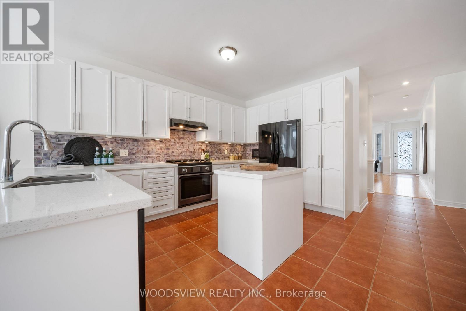 142 West Lawn Crescent, Whitchurch-Stouffville, Ontario  L4A 0B4 - Photo 6 - N12142005
