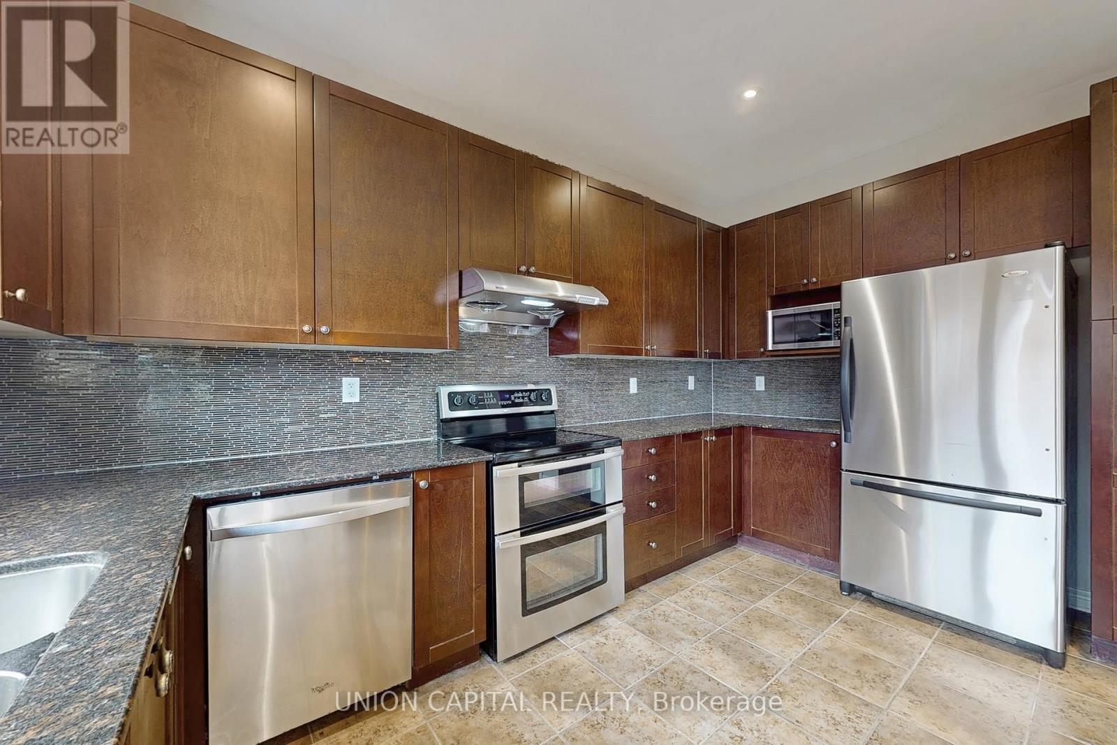 28 Silkgrove Terrace, Markham, Ontario  L6E 1P7 - Photo 8 - N12153625