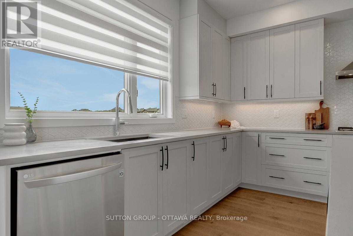 908 Duxbury Lane, Ottawa, Ontario  K4M 0M3 - Photo 15 - X12150716