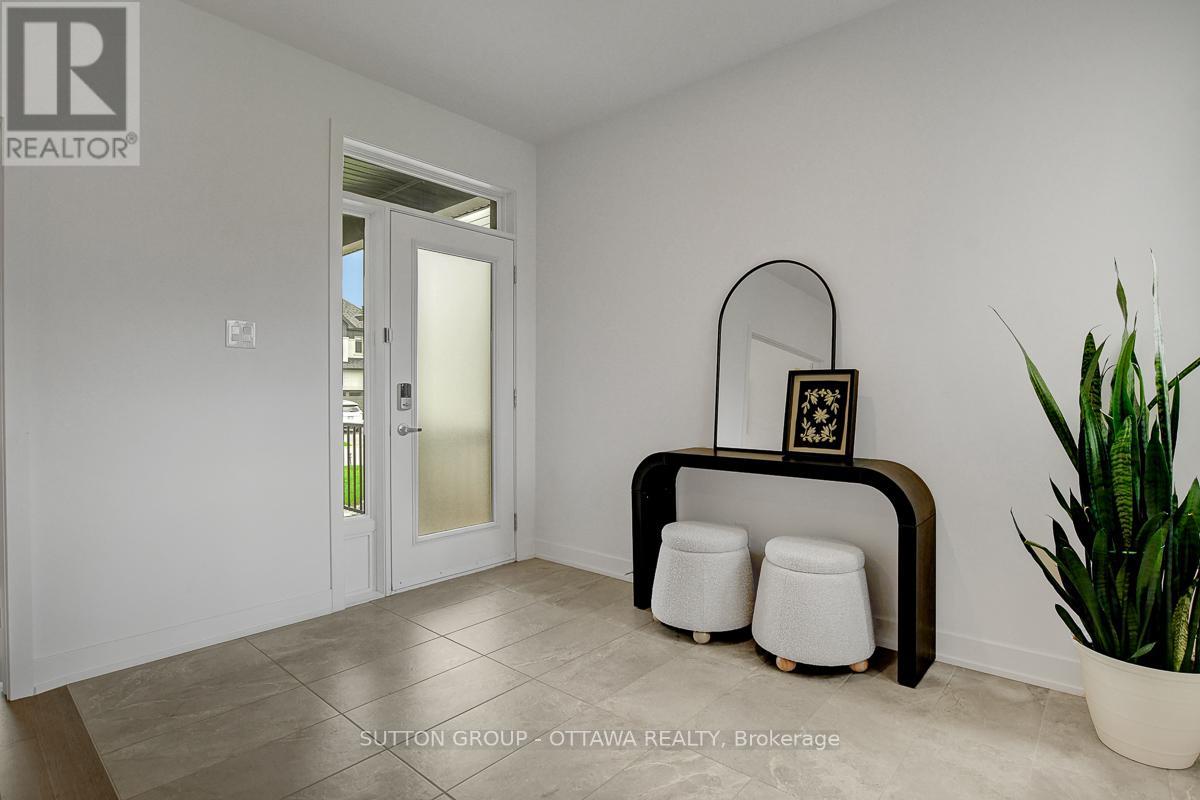 908 Duxbury Lane, Ottawa, Ontario  K4M 0M3 - Photo 3 - X12150716