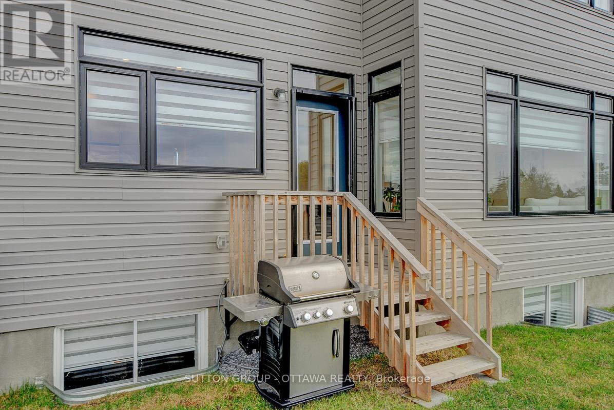 908 Duxbury Lane, Ottawa, Ontario  K4M 0M3 - Photo 37 - X12150716