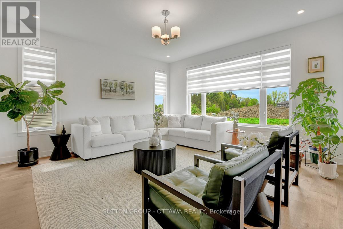 908 Duxbury Lane, Ottawa, Ontario  K4M 0M3 - Photo 9 - X12150716