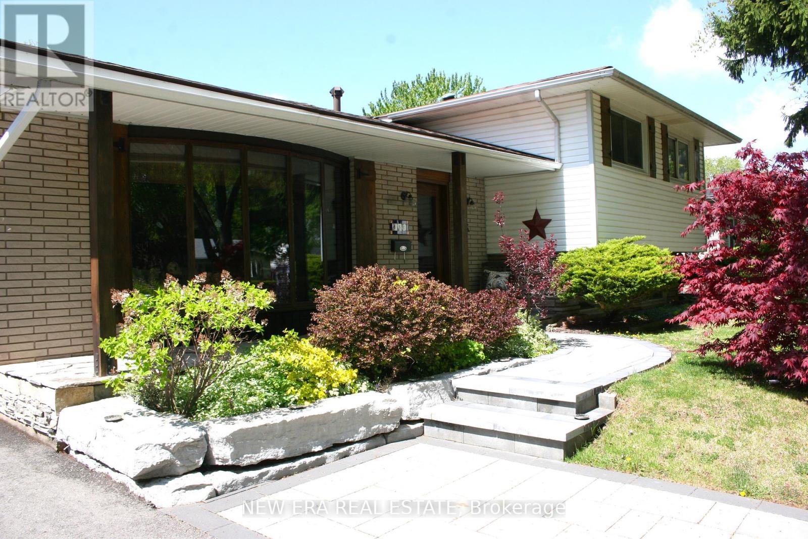 630 Blue Forest Hill, Burlington, Ontario  L7L 4H3 - Photo 2 - W12131271