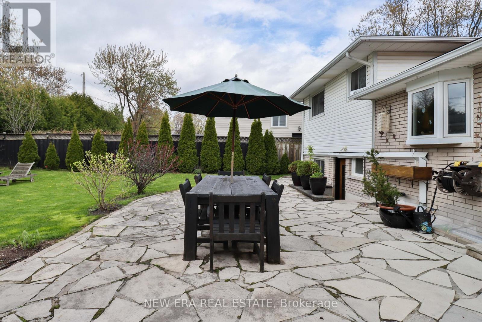 630 Blue Forest Hill, Burlington, Ontario  L7L 4H3 - Photo 37 - W12131271
