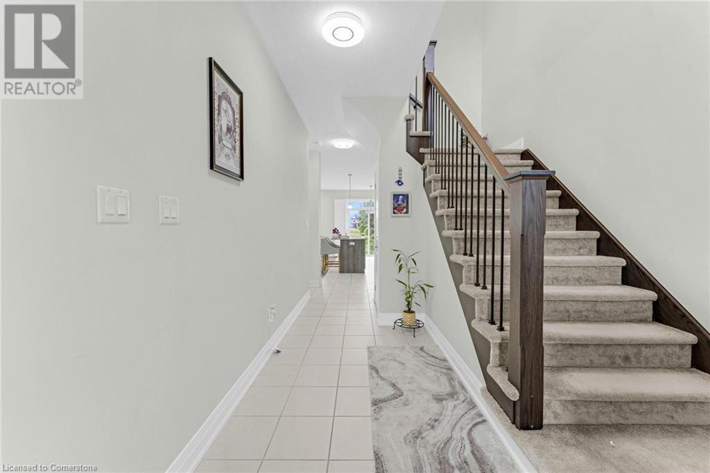 52 Monarch Woods Drive, Kitchener, Ontario  N2P 2Y9 - Photo 6 - 40729700