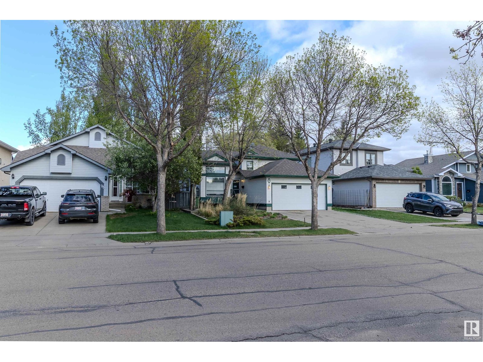 Property at 23 Oakmont DR image 3
