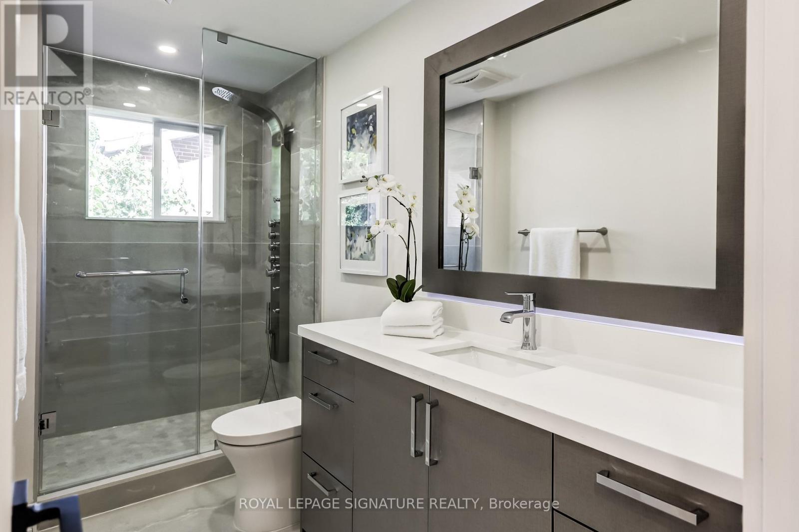 30 Snowcrest Avenue, Toronto, Ontario  M2K 2K7 - Photo 16 - C12143945