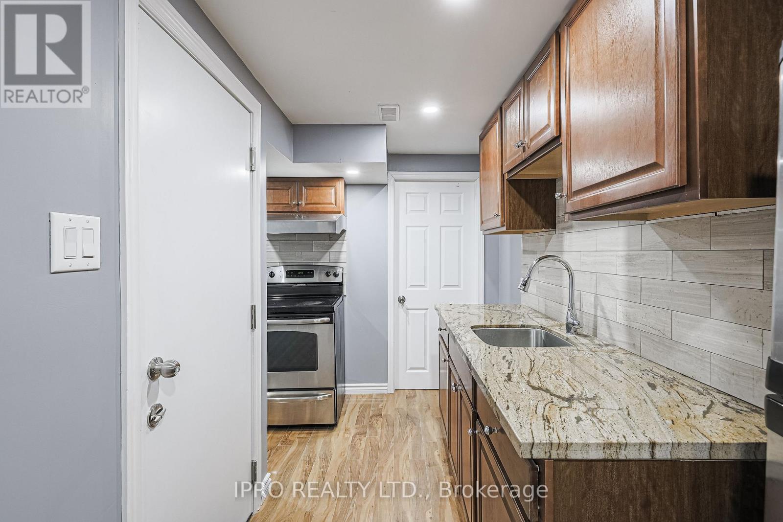 210 Miller Drive, Halton Hills, Ontario  L7G 6N3 - Photo 3 - W12152727